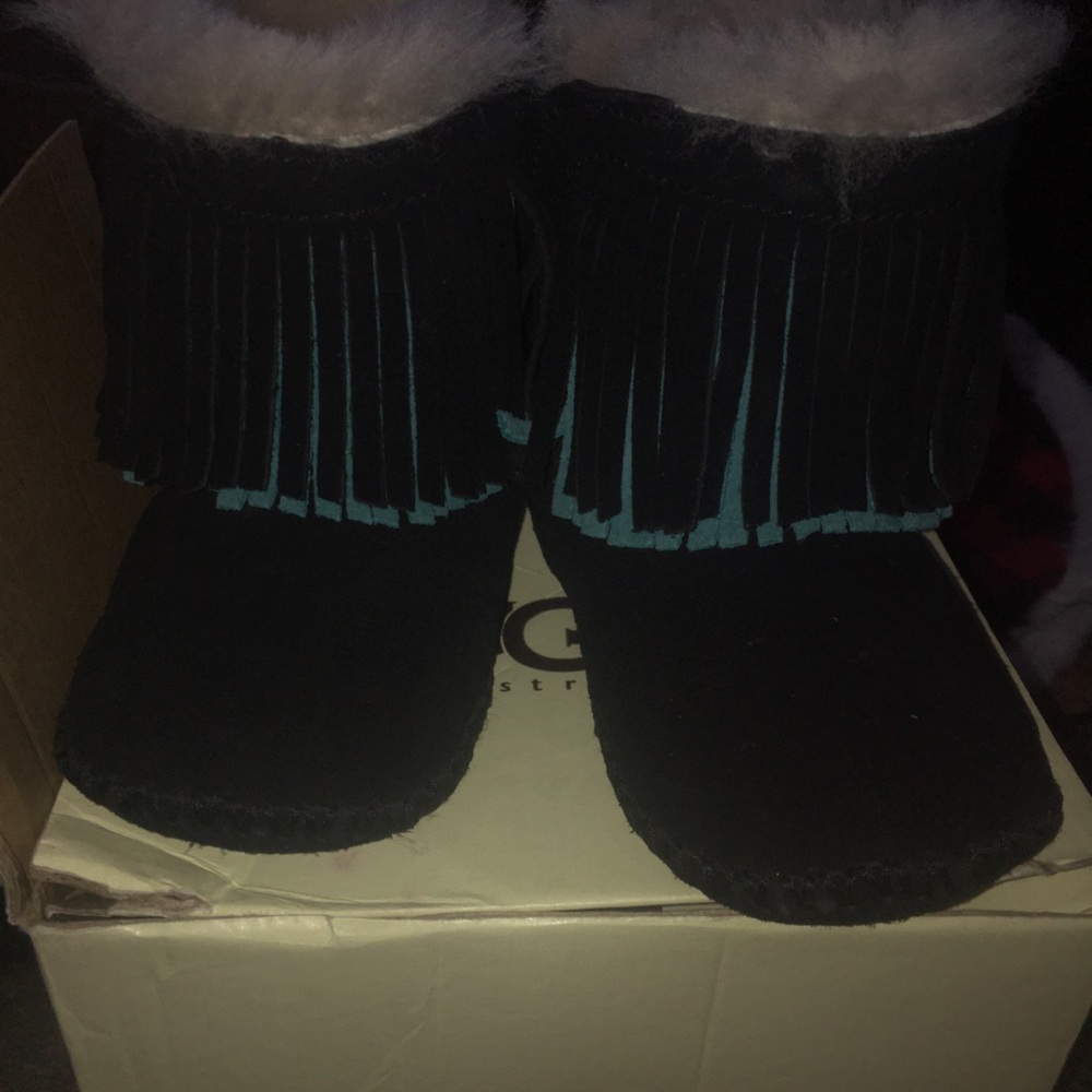 Infant size large fringe Ugg’s! So cute - Picture 3 of 5